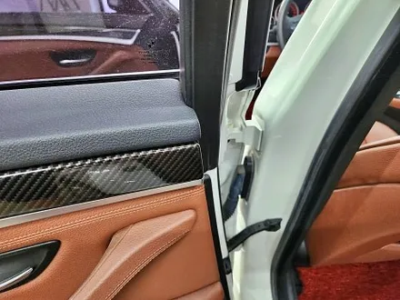 BMW F10 F바디 528I 실내랩핑 우드트림 유광카본랩핑 자동차 튜닝 랩핑 실내복원 1인시공 고퀄리티 맛집 / 수원시 영통구 이의동