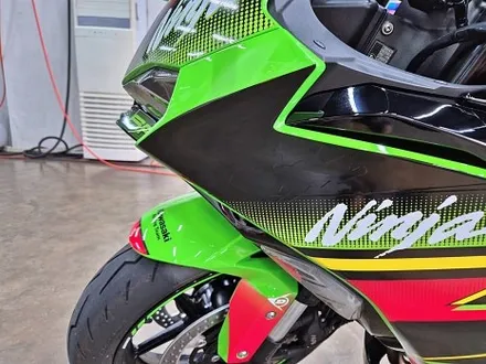 수원 광교 가와사키 닌자 ZX6R 레이싱 오토바이 바이크 커스텀 튜닝 방탄 데칼 전체 포인트 랩핑 시공 / 수원시 영통구 이의동
