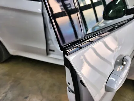 BMW X5 블랙PPF루프스킨+크롬죽이기+사이드미러교체+그릴교체 / 수원시 영통구 이의동