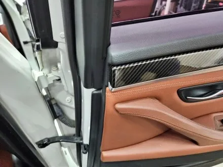 BMW F바디 520D 우드트림 실내 리얼카본 포인트 랩핑 3M 유광카본 자동차 고퀄리티 랩핑 맛집 / 수원시 영통구 이의동