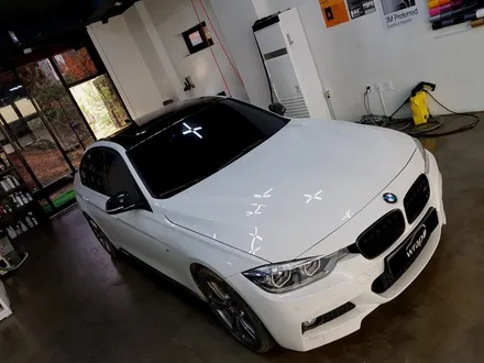 [랩샵]수원랩핑 BMW320D루프스킨 BMW루프스킨 BMW랩핑 포인트랩핑 부분랩핑 크롬랩핑 오토바이PPF 오토바이랩핑 생활보호PPF 유리막코팅 / 수원시 영통구 이의동