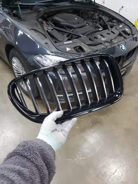 [랩샵]수원랩핑 BMW520D그릴랩핑 BMW그릴랩핑 BMW랩핑 BMW포인트랩핑 BMW부분랩핑 / 수원시 영통구 이의동