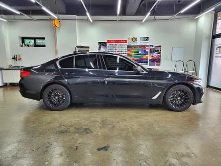 BMW G바디 5시리즈 크롬죽이기 크롬딜리트 포인트랩핑 1인시공 3M정품필름 고퀄리티 크롬죽이기맛집 / 수원시 영통구 이의동
