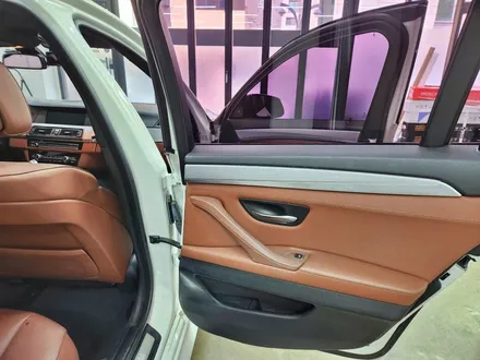 BMW F바디 520D 우드트림 실내 리얼카본 포인트 랩핑 3M 유광카본 자동차 고퀄리티 랩핑 맛집 / 수원시 영통구 이의동