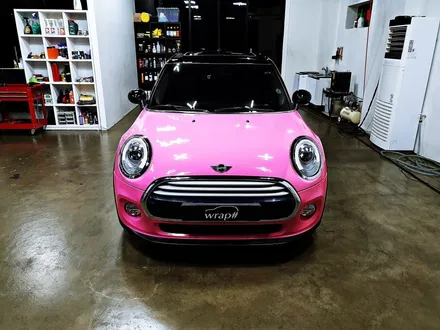 [랩샵][수원랩핑]미니쿠퍼 전체랩핑 3M 2080 GLOSS HOT PINK / 수원시 영통구 이의동