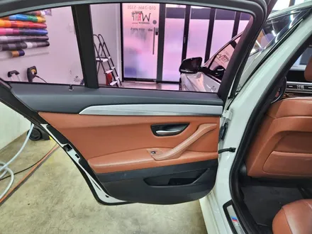 BMW F바디 520D 우드트림 실내 리얼카본 포인트 랩핑 3M 유광카본 자동차 고퀄리티 랩핑 맛집 / 수원시 영통구 이의동