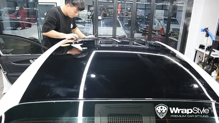 [랩스타일 코리아] 화이트 벤츠 E200d 블랙 PPF 루프스킨 및 WS 카본 필름 사이드 미러 랩핑으로 변화를 주다 / 김포시 마산동