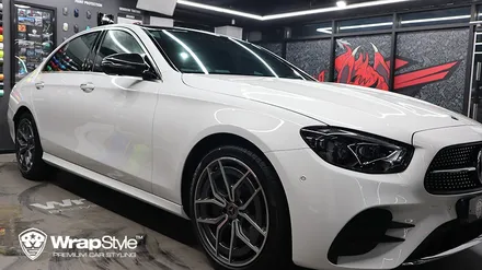 [랩스타일 코리아] 화이트 벤츠 E200d 블랙 PPF 루프스킨 및 WS 카본 필름 사이드 미러 랩핑으로 변화를 주다 / 김포시 마산동