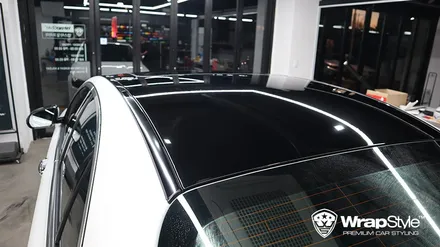 [랩스타일 코리아] 화이트 벤츠 E200d 블랙 PPF 루프스킨 및 WS 카본 필름 사이드 미러 랩핑으로 변화를 주다 / 김포시 마산동