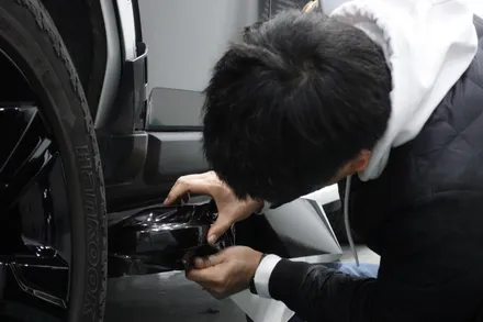 [랩스타일 코리아] 블랙 간지! 블랙팩 만들기. 랜드로버 디스커버리 4 전체랩핑 및 블랙팩 시공 (에이버리 블랙 메탈릭) / 김포시 마산동