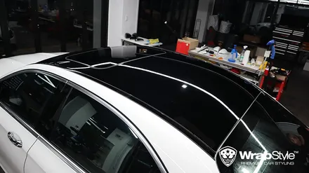 [랩스타일 코리아] 화이트 벤츠 E200d 블랙 PPF 루프스킨 및 WS 카본 필름 사이드 미러 랩핑으로 변화를 주다 / 김포시 마산동