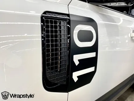 디펜더 110 화이트, 블랙팩과 전용 데칼로 스타일링해 줬어요 / 김포시 마산동