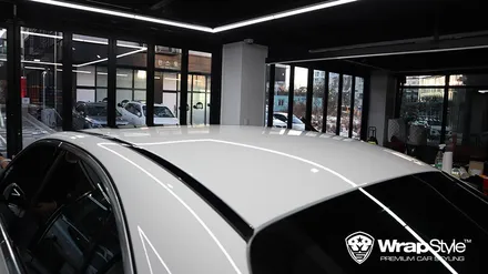[랩스타일 코리아] 화이트 벤츠 E200d 블랙 PPF 루프스킨 및 WS 카본 필름 사이드 미러 랩핑으로 변화를 주다 / 김포시 마산동