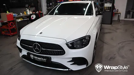 [랩스타일 코리아] 화이트 벤츠 E200d 블랙 PPF 루프스킨 및 WS 카본 필름 사이드 미러 랩핑으로 변화를 주다 / 김포시 마산동