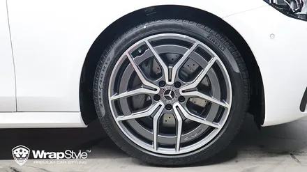 [랩스타일 코리아] 화이트 벤츠 E200d 블랙 PPF 루프스킨 및 WS 카본 필름 사이드 미러 랩핑으로 변화를 주다 / 김포시 마산동