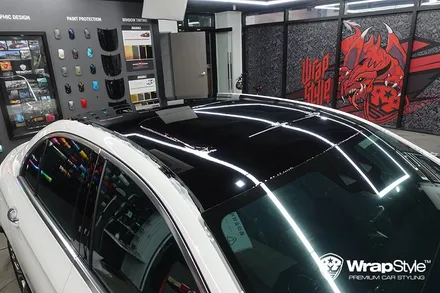 [랩스타일 코리아] 화이트 벤츠 E200d 블랙 PPF 루프스킨 및 WS 카본 필름 사이드 미러 랩핑으로 변화를 주다 / 김포시 마산동