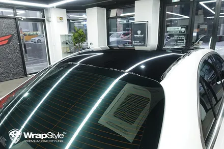 [랩스타일 코리아] 화이트 벤츠 E200d 블랙 PPF 루프스킨 및 WS 카본 필름 사이드 미러 랩핑으로 변화를 주다 / 김포시 마산동