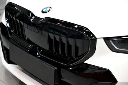 BMW 5시리즈 완성은 블랙! 그릴 랩핑으로 완성하는 시크한 드레스업! / 수원시 영통구 원천동