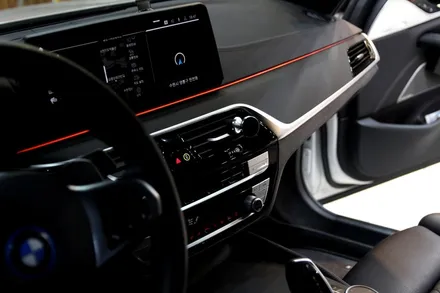 BMW 5시리즈 매트릭스 블랙 실내 랩핑 리뷰! / 수원시 영통구 원천동