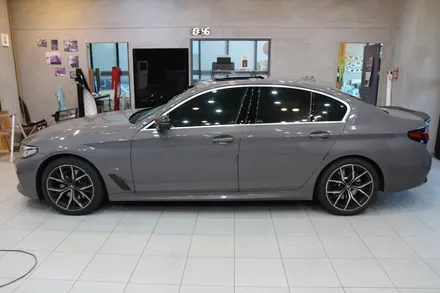 BMW 5시리즈 530i 루프스킨 윈도 테두리 크롬 죽이기 랩핑으로 스포티하게! / 수원시 영통구 원천동