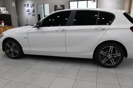 수원 BMW 118D 그릴 + 사이드스커트 랩핑으로 분위기 업! / 수원시 영통구 원천동