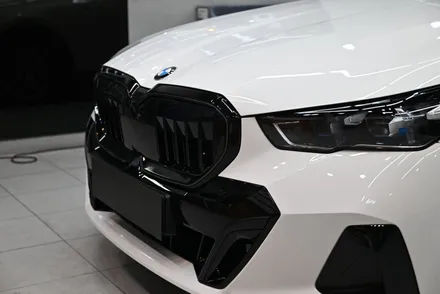 BMW 5시리즈 완성은 블랙! 그릴 랩핑으로 완성하는 시크한 드레스업! / 수원시 영통구 원천동