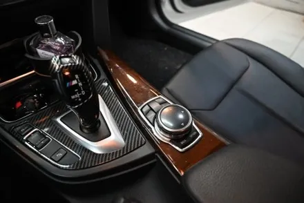 BMW F30 3시리즈 실내 랩핑 카본으로 스포티한 분위기 연출! / 수원시 영통구 원천동