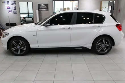수원 BMW 118D 그릴 + 사이드스커트 랩핑으로 분위기 업! / 수원시 영통구 원천동