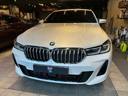 부산 BMW 6GT 630i 순정 어라운드 뷰 (서라운드뷰) AVI BM100 프론트 스피커 시공으로 차량 업그레이드 하기!