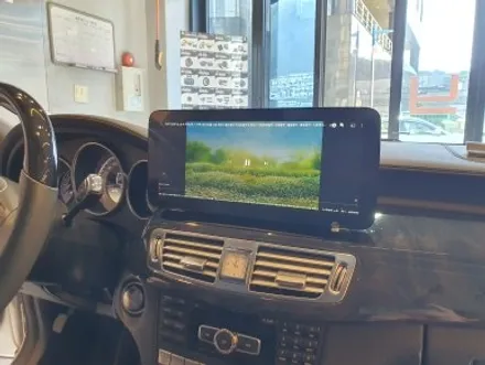 부산 벤츠 w218 순정의 작고불편한 모니터 탈거후 cls350 12.3인치 안드로이드올인원으로 시공 / 부산 동래, 양산
