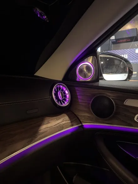 부산벤츠송풍구엠비언트 3d부메스터트위터 패키지로 W213 E220d차량 튜닝변화 / 부산 동래, 양산