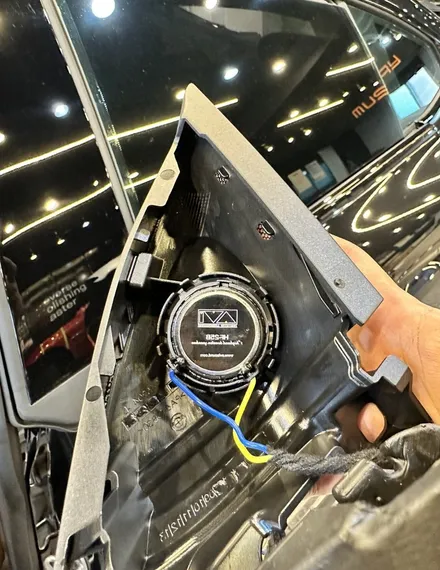 부산 bmw 튜닝 i4차량에 무스웨이 bmw 스피커 순정어라운드뷰 크리스탈 4종 세트 시공 완료 / 부산 동래, 양산