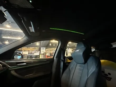 부산 BMW G02 X4 천장 루프 엠비언트 시공으로 실내 인테리어 분위기 살리기! / BMW / X4 (G02) / 부산 동래구