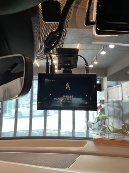 아우디 Q8 부산블랙박스 업그레이드로 차 안전확보하고, 보조밧데리 설치로 기존 밧데리도 보호하기 ! / 부산 동래, 양산