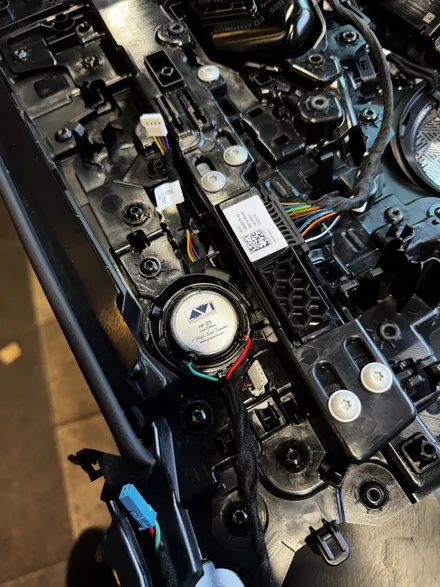 부산BMW카오디오 G60차량에 무스웨이와 스피커 교체 / 부산 동래, 양산