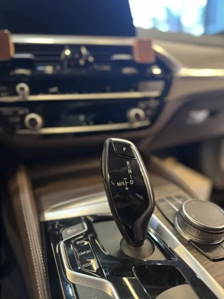 부산 BMW G30 5시리즈 실내의 품격, 크리스탈기어봉 3종세트로 완성되는 럭셔리 감성 / 부산 동래, 양산