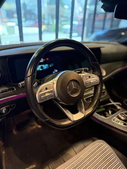 부산 벤츠W213 E클래스 차주라면 탐나는 실내튜닝 1순위 amg d컷 잠자리핸들 장착 / 부산 동래, 양산