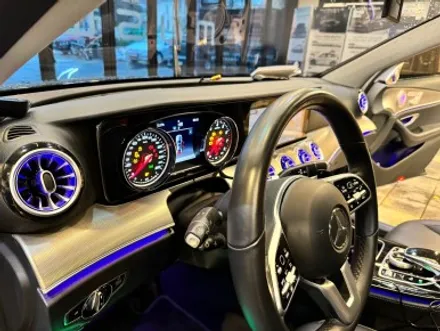 부산 W213 E300 미드레인지 엠비언트 와이드콕핏 디지털 클러스터 시공 후기 :) / 벤츠 / E-클래스 W213 / 부산 동래구