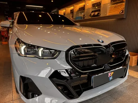 부산BMW튜닝 G60 520i 블랙M그릴 유광으로 고급스럽게 교체 / 부산 동래, 양산