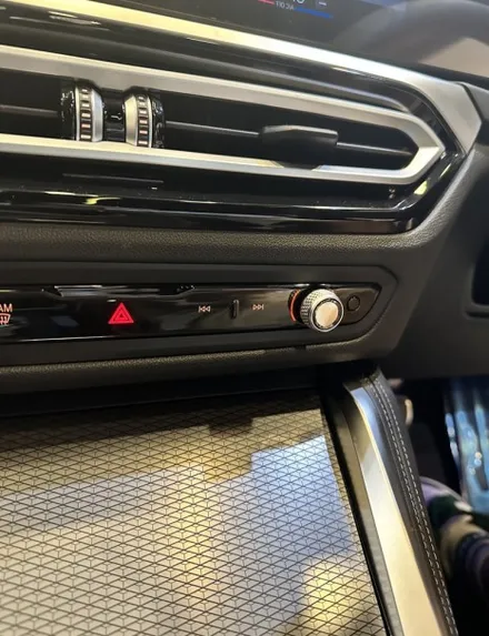 부산 bmw 튜닝 i4차량에 무스웨이 bmw 스피커 순정어라운드뷰 크리스탈 4종 세트 시공 완료 / 부산 동래, 양산