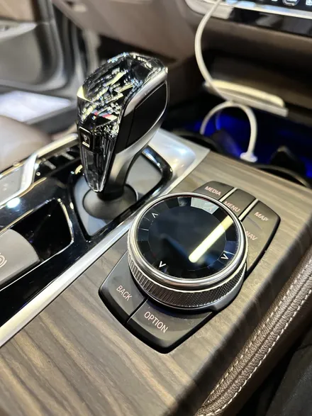 부산 BMW G30 5시리즈 520D 최상급 크리스탈 숏 기어봉 3종 세트 시공으로 실내 인테리어 올리기! / 부산 동래, 양산