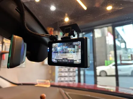 부산 BMW 220i LXQ500파워 블랙박스와 케어셀 CZ016 보조밧데리로 차량 안전하게 보호하기! / 부산 동래, 양산