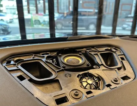 부산 bmw 튜닝 i4차량에 무스웨이 bmw 스피커 순정어라운드뷰 크리스탈 4종 세트 시공 완료 / 부산 동래, 양산