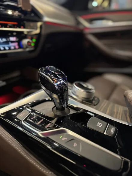 부산 BMW G30 5시리즈 실내의 품격, 크리스탈기어봉 3종세트로 완성되는 럭셔리 감성 / 부산 동래, 양산