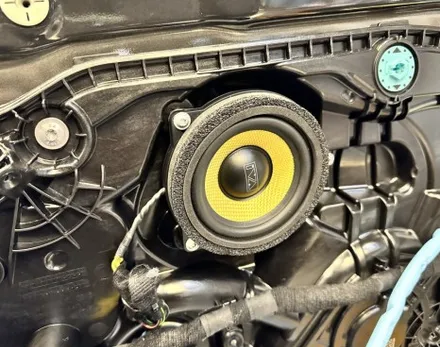 부산 bmw 튜닝 i4차량에 무스웨이 bmw 스피커 순정어라운드뷰 크리스탈 4종 세트 시공 완료 / 부산 동래, 양산
