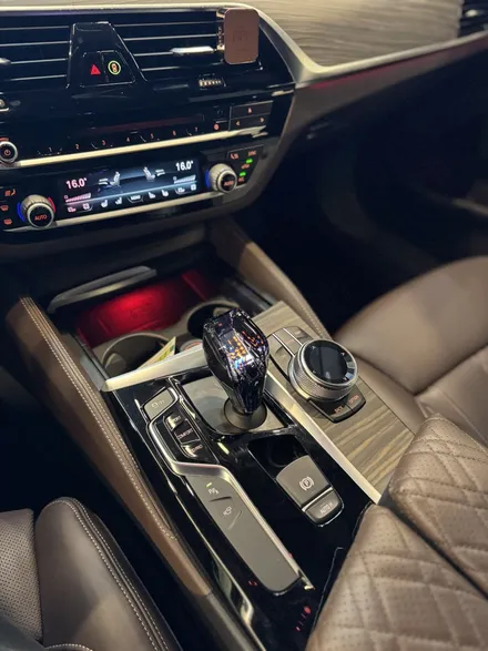 부산 BMW G30 5시리즈 실내의 품격, 크리스탈기어봉 3종세트로 완성되는 럭셔리 감성 / 부산 동래, 양산