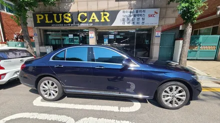 벤츠 E300 푸른 하늘을 담은 블락포디 스카이블루 반사썬팅