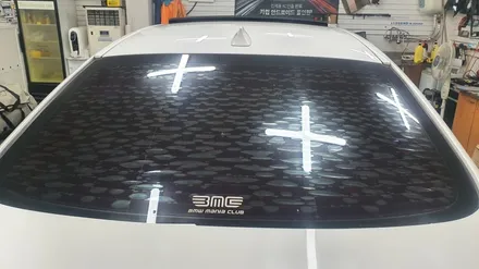 BMW 528i 뒷유리 뽀글이 썬팅 재시공