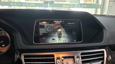 인천 벤츠 E클래스 아이나비 네비사용이 가능한 12.3인치 안드로이드 올인원