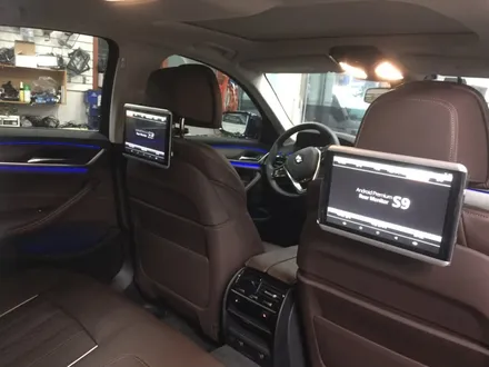 BMW 530i (G30) 안드로이드 후석모니터 카컴 s9